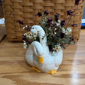 Elegant White Swan Ceramic Vase with Floral Arrangement